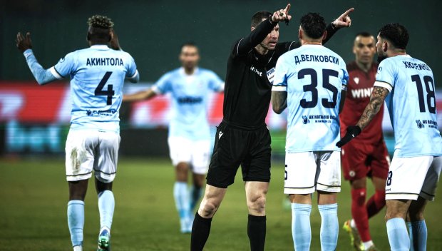 ОСТРО С БУТОНКИТЕ: Арда скочи на Кабаков: Корумпе със свирка в уста