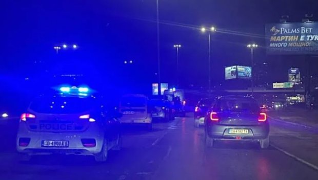 ИЗВЪНРЕДНО! Верижна катастрофа с четири коли на бул. Александър Малинов в София