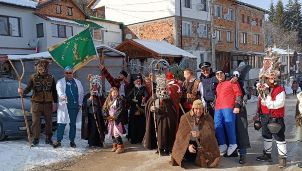 ПРАЗНИК! Китното родопско село Дедово кани на пъстър карнавал, вижте програмата