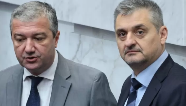 ЧЕРВЕНИ РОКАДИ: Драгомир Стойнев вече не е председател на парламентарната група на БСП -ОЛ. Кирил Добрев също е оттеглен