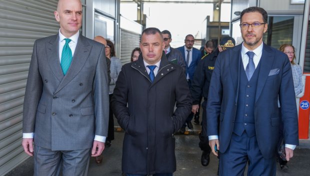 Даниел Митов и британския посланик Натаниел Копси провериха приложението на нова система на ГКПП-Калотина