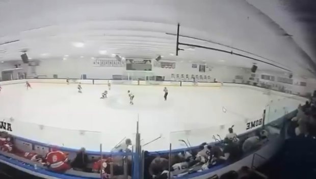 Стрелба на ледена пързалка, загинали са най-малко трима (ВИДЕО)