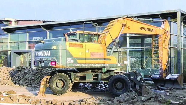 Разрушават сграда, блокирала булевард в София