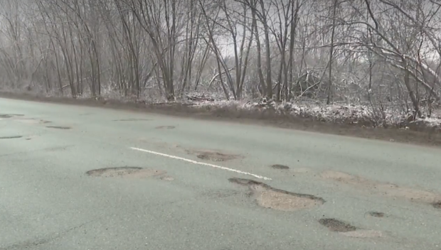 Да си съсипеш колата, да си рискуваш живота: Трагично е състоянието на международния път Е-79 между Монтана и Враца