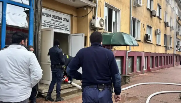 ОТ ПОСЛЕДНИТЕ МИНУТИ! Евакуират следствието във Враца заради пожар