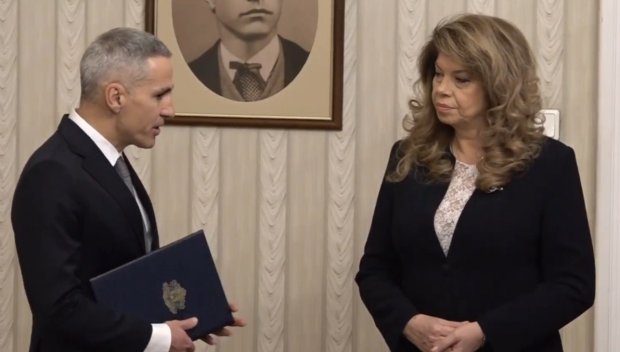 ОТ ПОСЛЕДНИТЕ МИНУТИ! Йотова връчи мандата на Гюров, ето какво поиска той