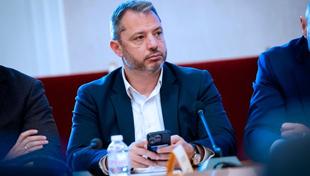 ПЪРВА РЕАКЦИЯ от Делян Добрев след РАЗКРИТИЕТО, че напуска ГЕРБ (СНИМКА)