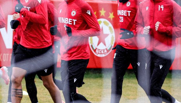 ЦСКА с едва 13 футболисти срещу Оборище днес