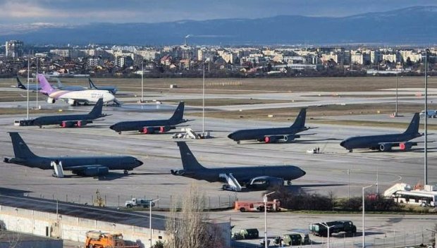 Летището в София е пълно с американски самолети