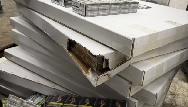 Над 400 000 къса контрабандни цигари задържаха митничарите на Капитан Андреево (СНИМКИ)