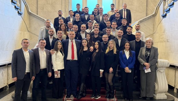 ПЪРВО В ПИК! Делян Пеевски се срещна с младежи от София (СНИМКИ)