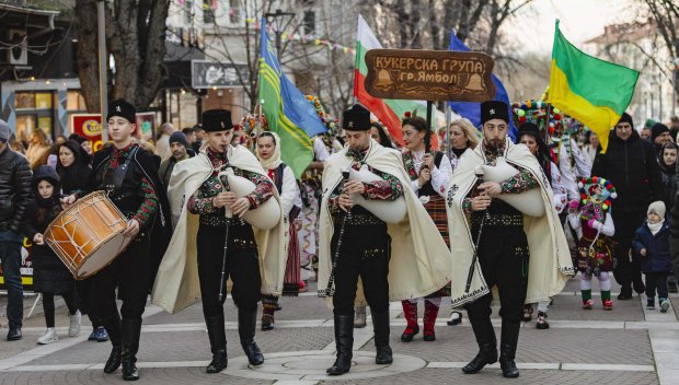 Хиляди се събраха на „Кукерландия“ в Ямбол (СНИМКИ) 
