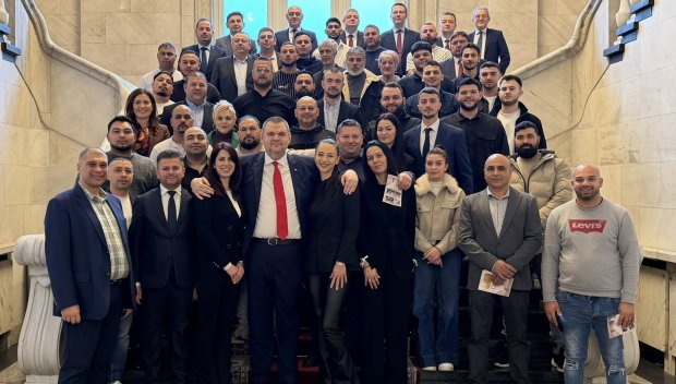 ПЪРВО В ПИК! Делян Пеевски се срещна с младежи от Ямбол (СНИМКИ)