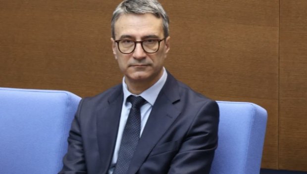 СПЕШНИ СОВАЛКИ! И Трайчо иска да пътува - няколко дни след като стана енергиен министър, Трайчо Трайков хвана самолета за САЩ