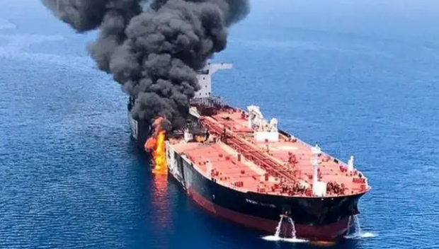 Иран удари петролен танкер в Персийския залив