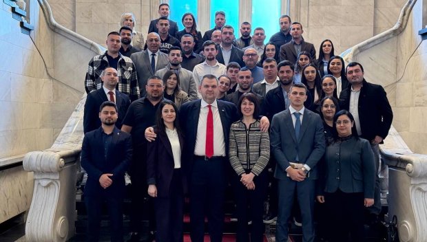 ПЪРВО В ПИК! Делян Пеевски посрещна младежи от област Силистра (СНИМКИ)