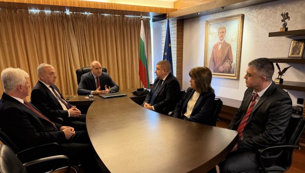 СУПЕР ИНТРИГА! Коалицията Пари в брой на Радев с двама съпредседатели - той не е сред тях