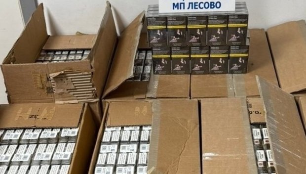 280 000 къса цигари в два камиона откриха митничарите на Лесово (СНИМКИ)