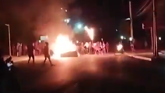 Бунт в Куба, подпалиха централа на Комунистическата партия (ВИДЕО)