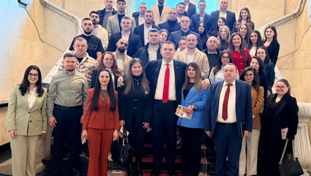 ПЪРВО В ПИК! Делян Пеевски се срещна с младежи от Шумен (СНИМКИ)