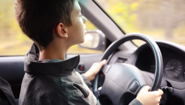 ДЕЦА ЗАД ВОЛАНА: 43 малолетни и непълнолетни са пострадали тежко през миналата година