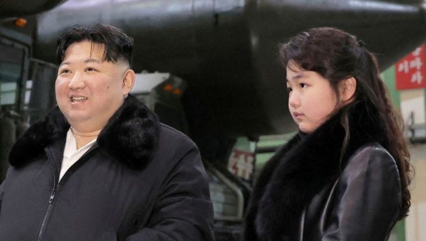 Ким Чен Ун отново заведе дъщеря си на официално събитие