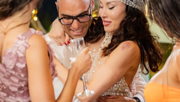 Санта Китана от Ергенът лъсна гола в скандални сайтове (СНИМКИ 18+)