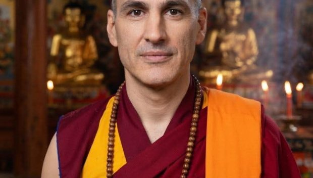 ГОРЕЩ КОМЕНТАР: Андрей Гюров е неадекватник и мърляч - имаше наглостта да заеме позиция, за която няма квалификация. Позицията му на премиер е подронена