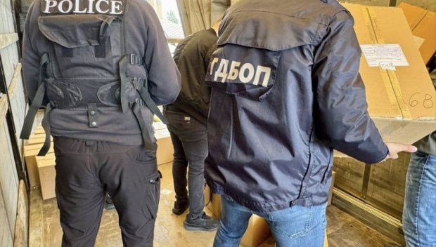 Искат постоянен арест за шофьора на тира, превозвал над 3,5 млн. контрабандни цигари