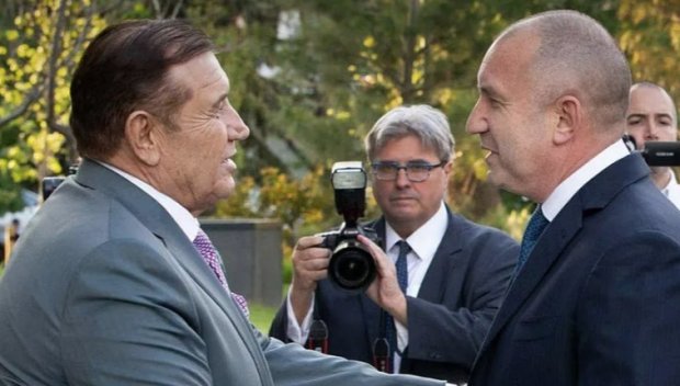 КОЙ РАЗПОРЕДИ ТОВА БЕЗОБРАЗИЕ олигархът Николай Вълканов да се снима до видния прогресист и борец с олигархията Радев