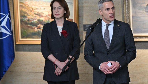 МОДНА КОКОНА: Надежда Михайлова по девствена вълна за 4 бона в Брюксел (СНИМКА)