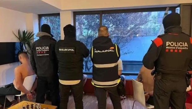 ГДБОП разби международен канал за оръжия и наркотици, лидерът на престъпната група е задържан в София