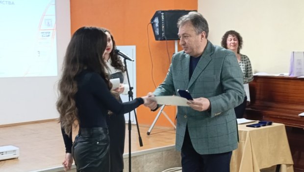 Фестивалът „Кино в длан“ събра младите кинотворци в Шумен и отличи най-добрите (СНИМКИ)