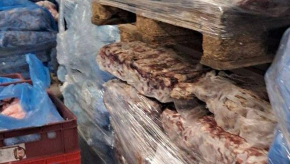 Откриха над 6,5 тона неправилно съхранявани храни във фабрика в Соколово