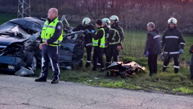 КРЪВ НА ПРАЗНИКА: Двама загинали при тежка катастрофа на пътя Монтана-София