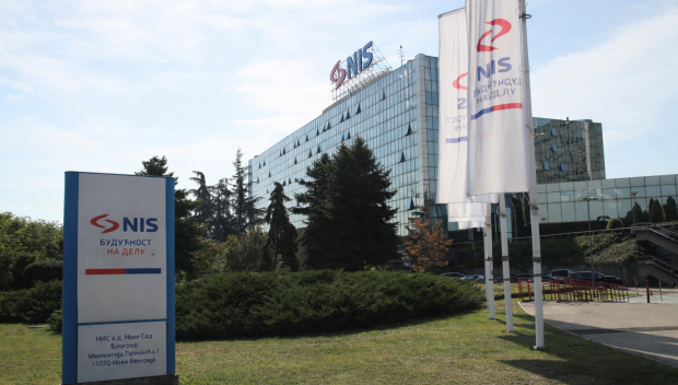 Седем служители на НИС в Сърбия са арестувани по подозрение в кражба на самолетно гориво