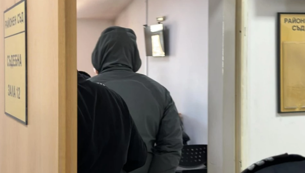 Оставиха зад решетките полицая, задържан за детска порнография