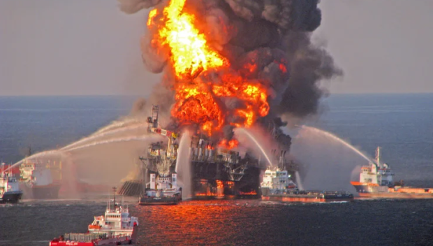 Украйна заяви, че е поразила две руски нефтени платформи в Каспийско море