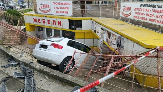 СЛЕД ИНЦИДЕНТА НА ОРЛОВ МОСТ: Кола влетя в подлез и в Шумен (СНИМКИ)