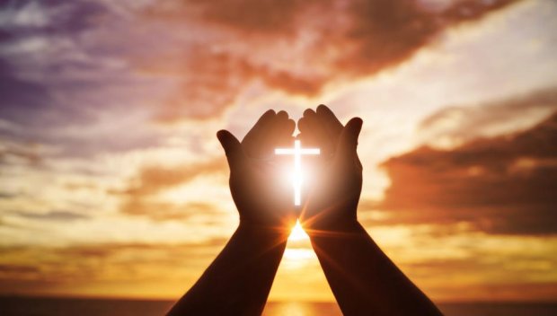 СВЯТ ДЕН: Светла събота е - тези две имена трябва да почерпят и ето какво не трябва да правим днес