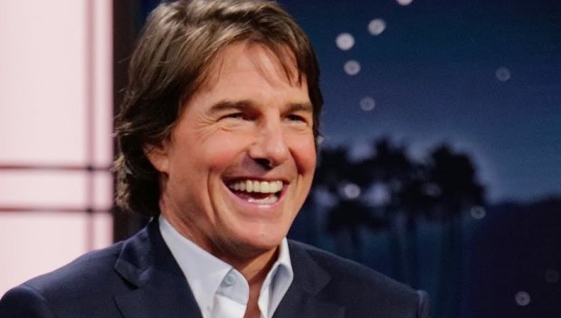 Том Круз втрещи феновете - с бирено коремче и плешив