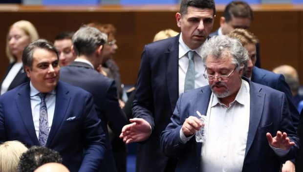 Разпадът на ПП-ДБ е клинично неизбежен. Това вече не е коалиция, това е заложническа криза