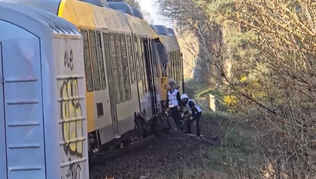 Два влака се сблъскаха челно в Дания, четирима се борят за живота си, други 17 са ранени (СНИМКИ/ВИДЕО)