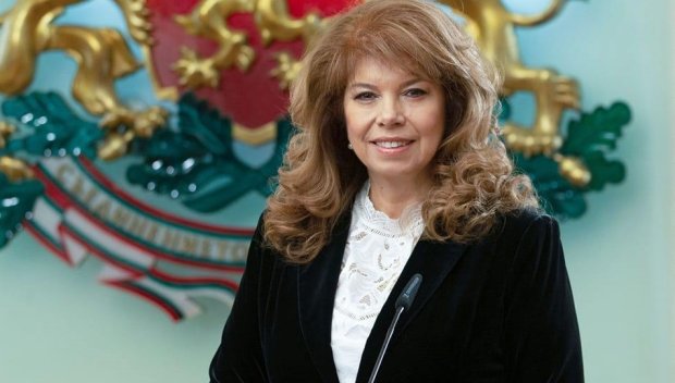 Йотова за първи път посреща Деня на храбростта като върховен главнокомандващ