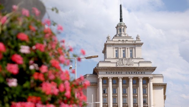 ГОРЕЩ ДЕН В ПАРЛАМЕНТА: Разглеждат възстановяването на антикорупционната комисия