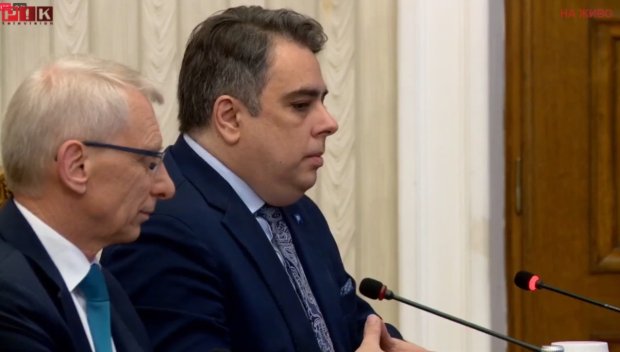ПИК TV! Разединителят Асен Василев иска да реже разходите за публичната администрация, пъне се да дава предложения за бюджета (НА ЖИВО)