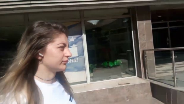 СУПЕР ШОУ! Сгащиха бившата вицепремиерка Недина в центъра на София - преследват я с въпрос за.... (ВИДЕО)
