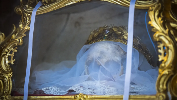 Откраднаха черепа на чешка светица от църква