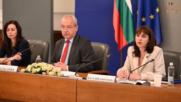 Министър Ефремова: Със законови промени се гарантира, че от 1 юли минималната пенсия ще се увеличи на 347,51 евро (СНИМКИ)