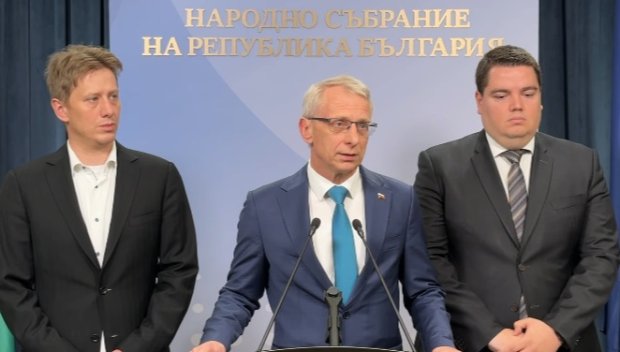 Продължаваме промяната реве на умряло за промените в правилника на парламента - Денков се моли на Прогресивна България за преговори